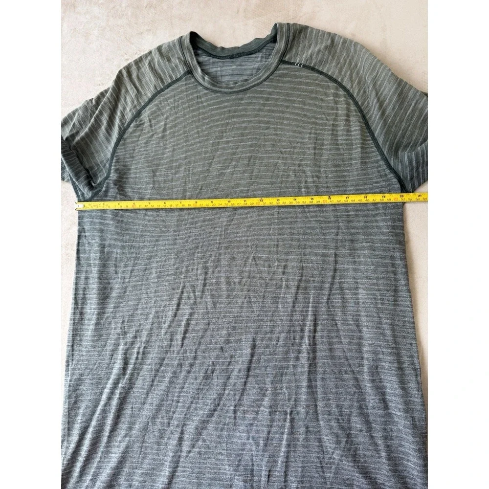 Lululemon Metal Vent Tech Performance Shirt Striped Top U3 Gray Ombre Men's Sz L